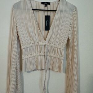 Lulu's Cream Pleated V-Neck Tie-Front Crop Blouse